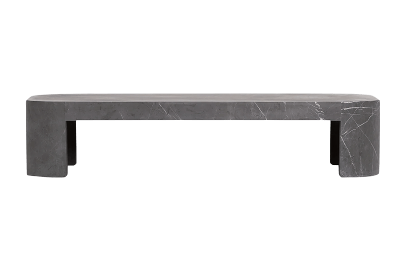 Sofá en tono gris y mesa de centro de mármol