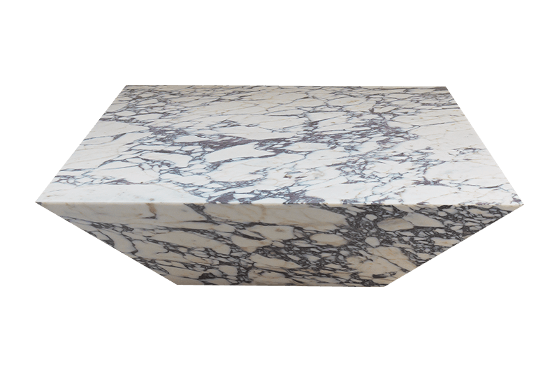 Mesa de centro de mármol con estampado de nubes y forma de diamante