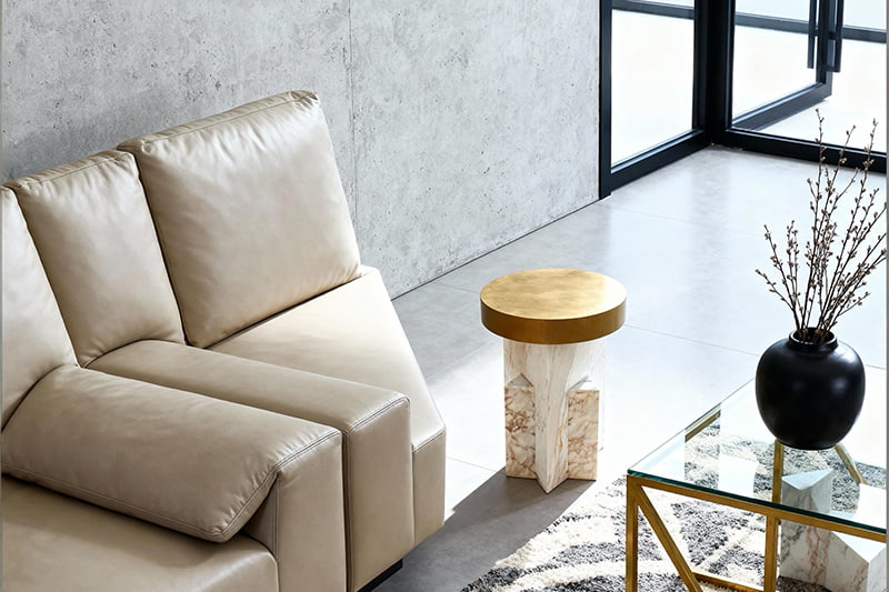 Mesa de esquina de mármol geométrico con tapa de cobre