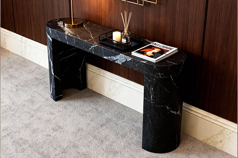 Mesa auxiliar larga de mármol con dos patas redondas